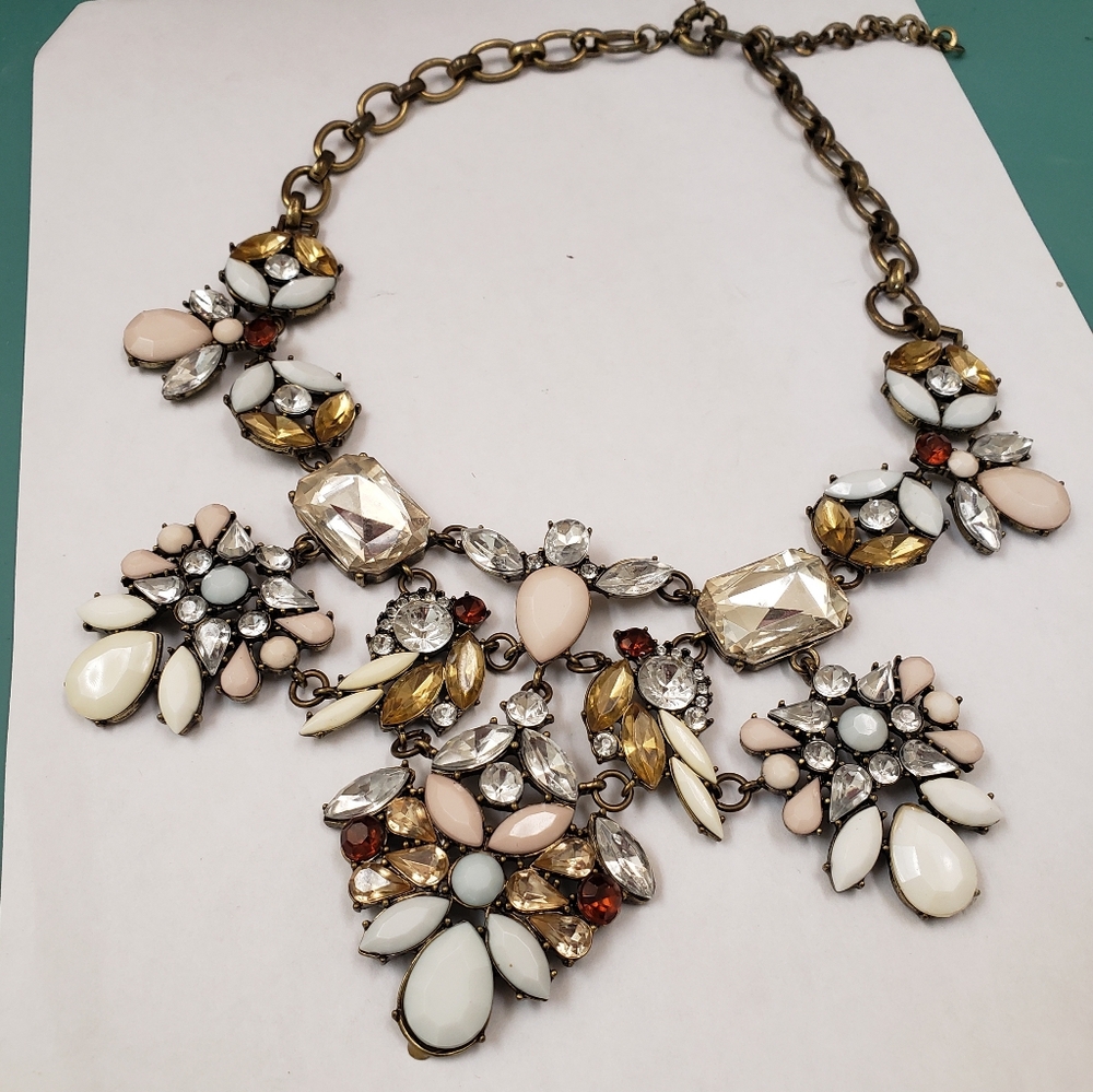 Vintage, luxe glass crystal brass tone jeweled bib statement necklace - Picture 3 of 16
